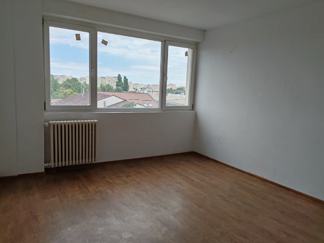 Apartament 3 camere de vanzare